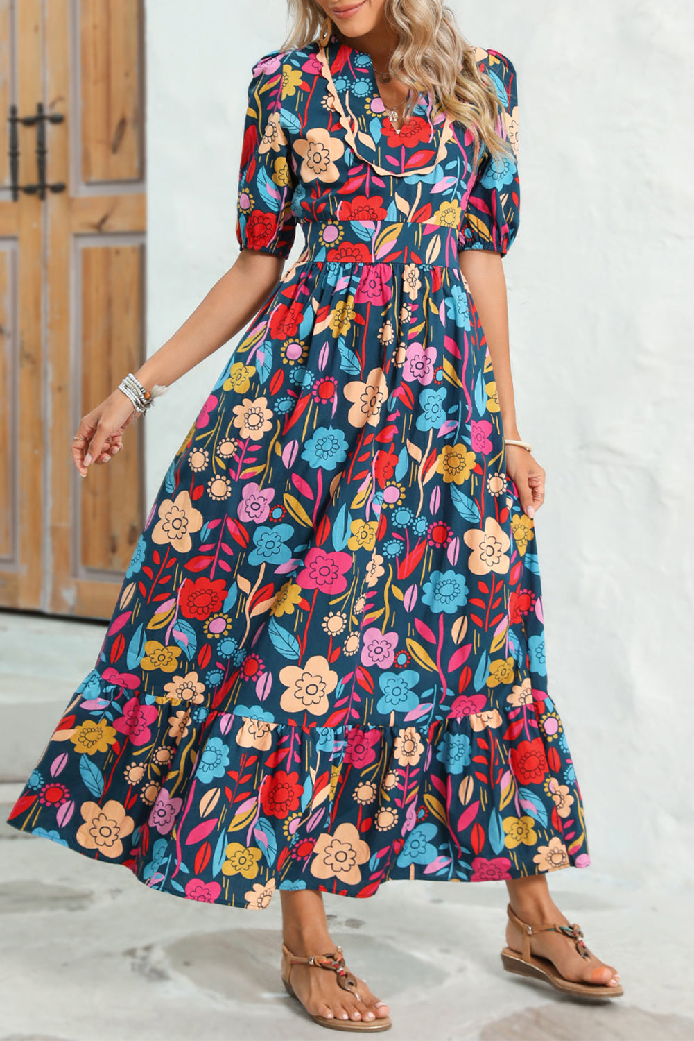 Green Floral Print Split V Neck Puff Sleeve Maxi DressMaterial:100%Cotton



		The dress is made from a soft and breathable fabric, ensuring comfort and a lightweight feel.
	
	
		This maxi dress features a split V 