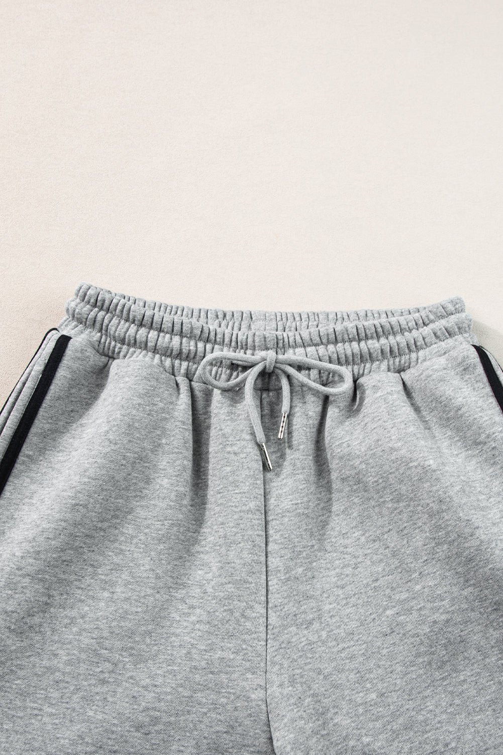 Light Grey Solid Color Side Striped Sweatshirt Pants SetMaterial:50%Polyester+50%Cotton

• This pants set exudes a modern appeal perfect for casual outings or lounging at home.
• Crafted from high-quality fabric for a s