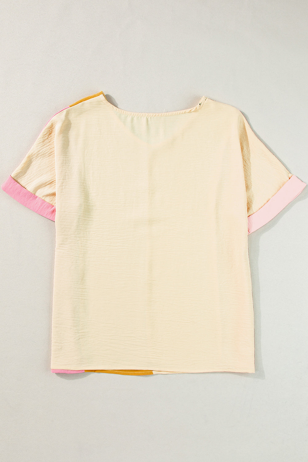 Apricot Colorblock Patchwork V-Neck Crinkled BlouseMaterial:100%Polyester



		Step up your style game with our blouse, a versatile piece that effortlessly combines elegance and comfort.
	
	
		This blouse featur