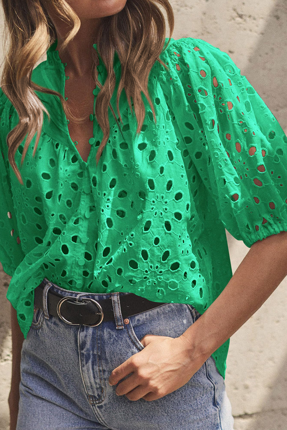 Green Flower Hollow-out Short Puff Sleeve BlouseMaterial:100%Cotton



		With charming floral details and hollow-out accents, this blouse offers a touch of elegance and femininity.
	
	
		Featuring short puff 