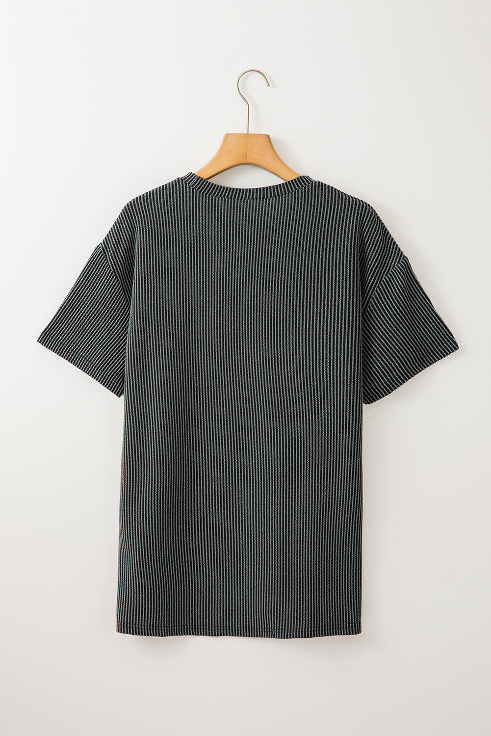 Pink Crinkle Rib Knit Pocketed Loose Fit Crew Neck T ShirtMaterial:75%Polyester+20%Viscose+5%Elastane

• Pink T Shirt offers a charming, feminine touch with its soft pink color and crinkle rib texture, perfect for a casual