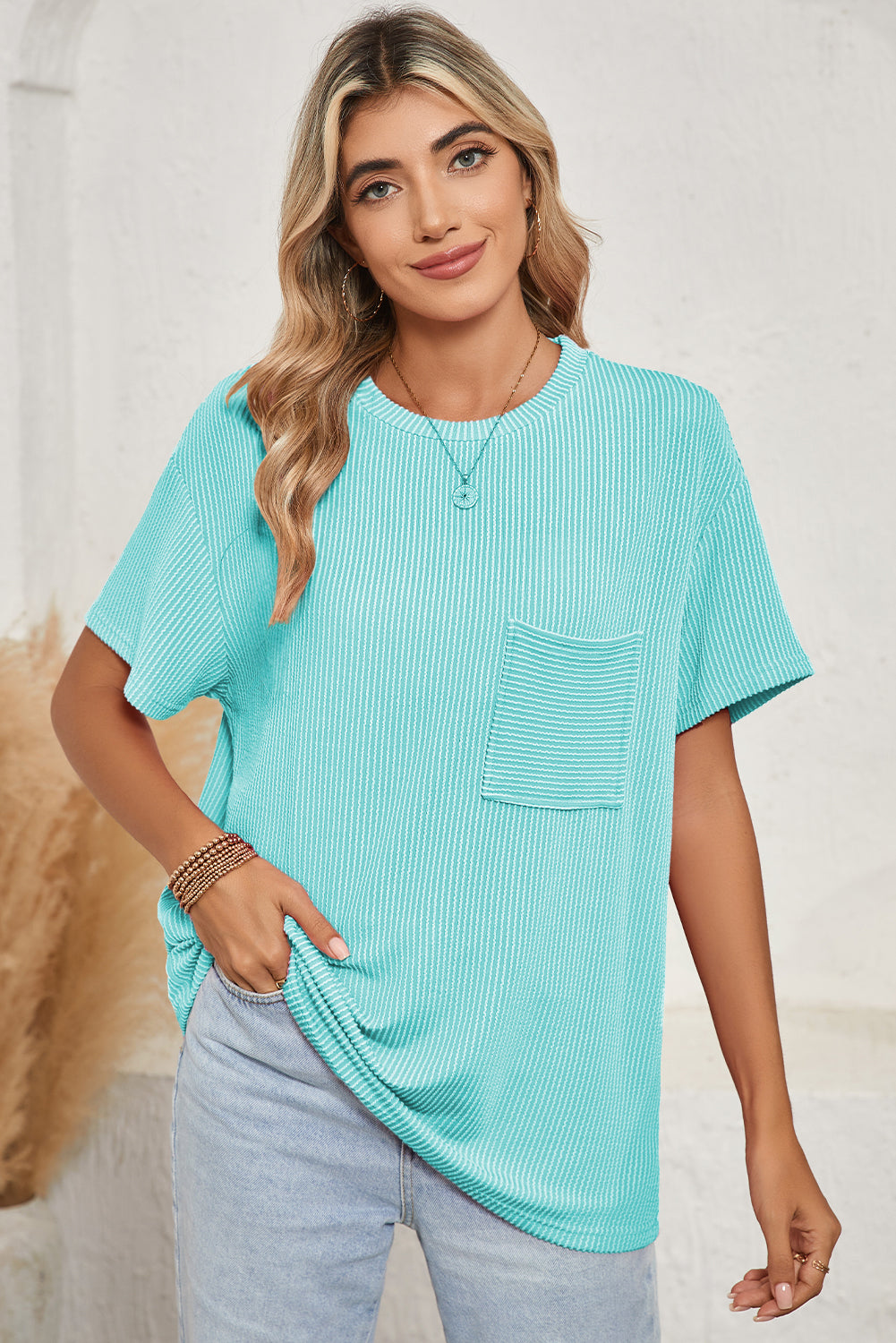 Pink Crinkle Rib Knit Pocketed Loose Fit Crew Neck T ShirtMaterial:75%Polyester+20%Viscose+5%Elastane

• Pink T Shirt offers a charming, feminine touch with its soft pink color and crinkle rib texture, perfect for a casual