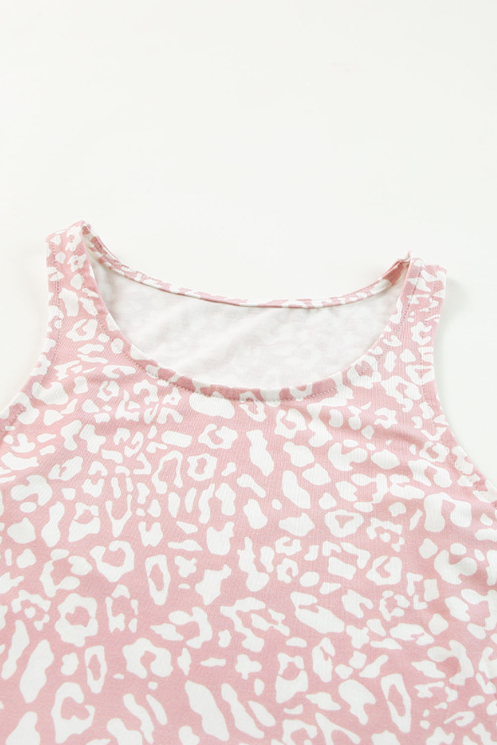 Pink Sleeveless Floor Length Leopard Print Dress with PocketsMaterial:95%POLYESTER+5%ELASTANE



		•The dress features a bold and eye-catching leopard print design.
	
	
		•The floor length and sleeveless design make it pe
