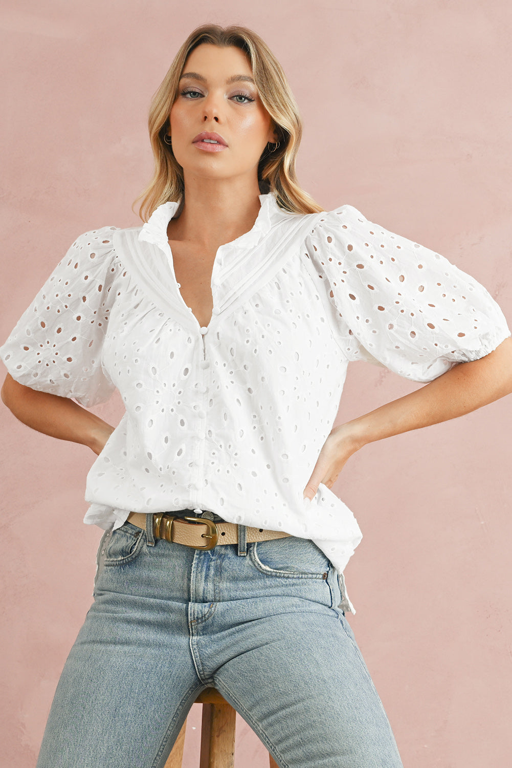 Green Flower Hollow-out Short Puff Sleeve BlouseMaterial:100%Cotton



		With charming floral details and hollow-out accents, this blouse offers a touch of elegance and femininity.
	
	
		Featuring short puff 