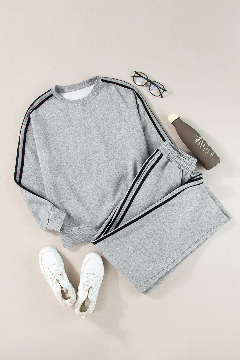 Light Grey Solid Color Side Striped Sweatshirt Pants SetMaterial:50%Polyester+50%Cotton

• This pants set exudes a modern appeal perfect for casual outings or lounging at home.
• Crafted from high-quality fabric for a s