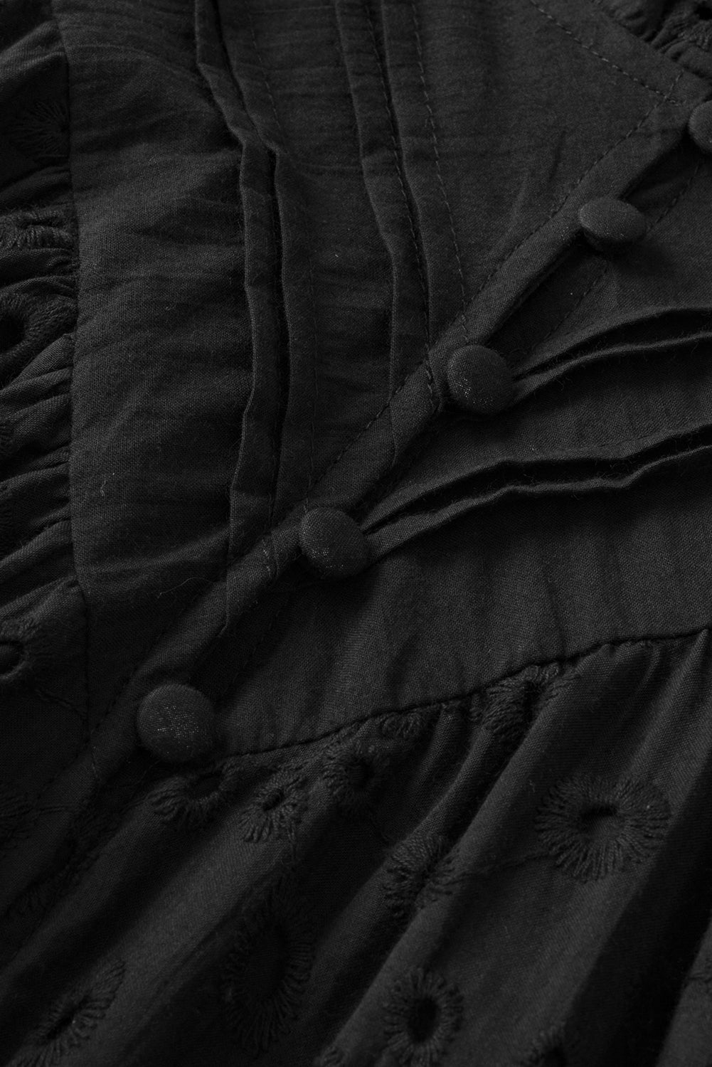 Green Flower Hollow-out Short Puff Sleeve BlouseMaterial:100%Cotton



		With charming floral details and hollow-out accents, this blouse offers a touch of elegance and femininity.
	
	
		Featuring short puff 