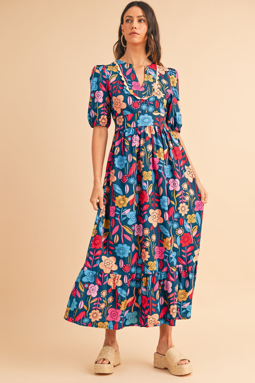 Green Floral Print Split V Neck Puff Sleeve Maxi DressMaterial:100%Cotton



		The dress is made from a soft and breathable fabric, ensuring comfort and a lightweight feel.
	
	
		This maxi dress features a split V 