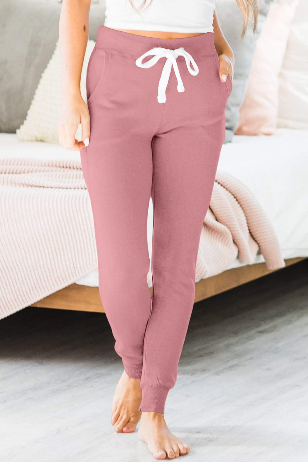 Black Casual Drawstring Drop Waist Pocketed JoggersMaterial:90%Polyester+10%Elastane



		Black can easily be paired with different tops and shoes, making it a go-to option for various outfits.
	
	
		The drawstr