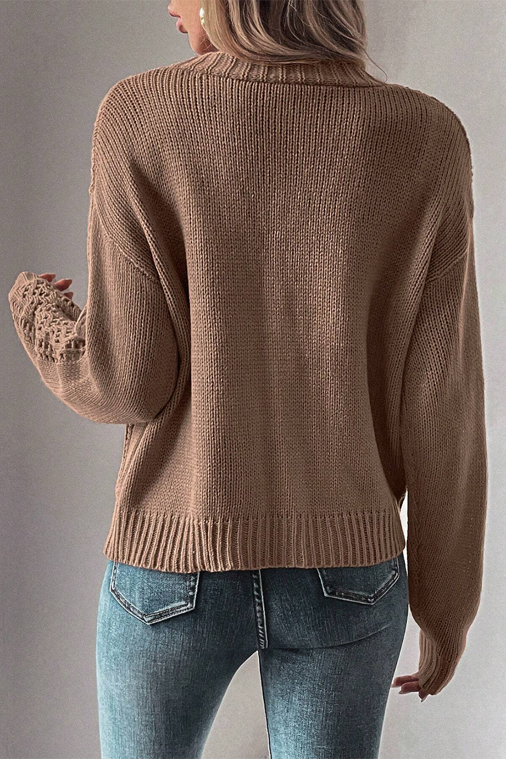 Real Teal Hollow Knit Drop Shoulder CardiganMaterial:60%Cotton+40%Acrylic

• Elevate your casual wardrobe with the cardigan, crafted for comfort and style, ideal for layering during transitional seasons.
• T
