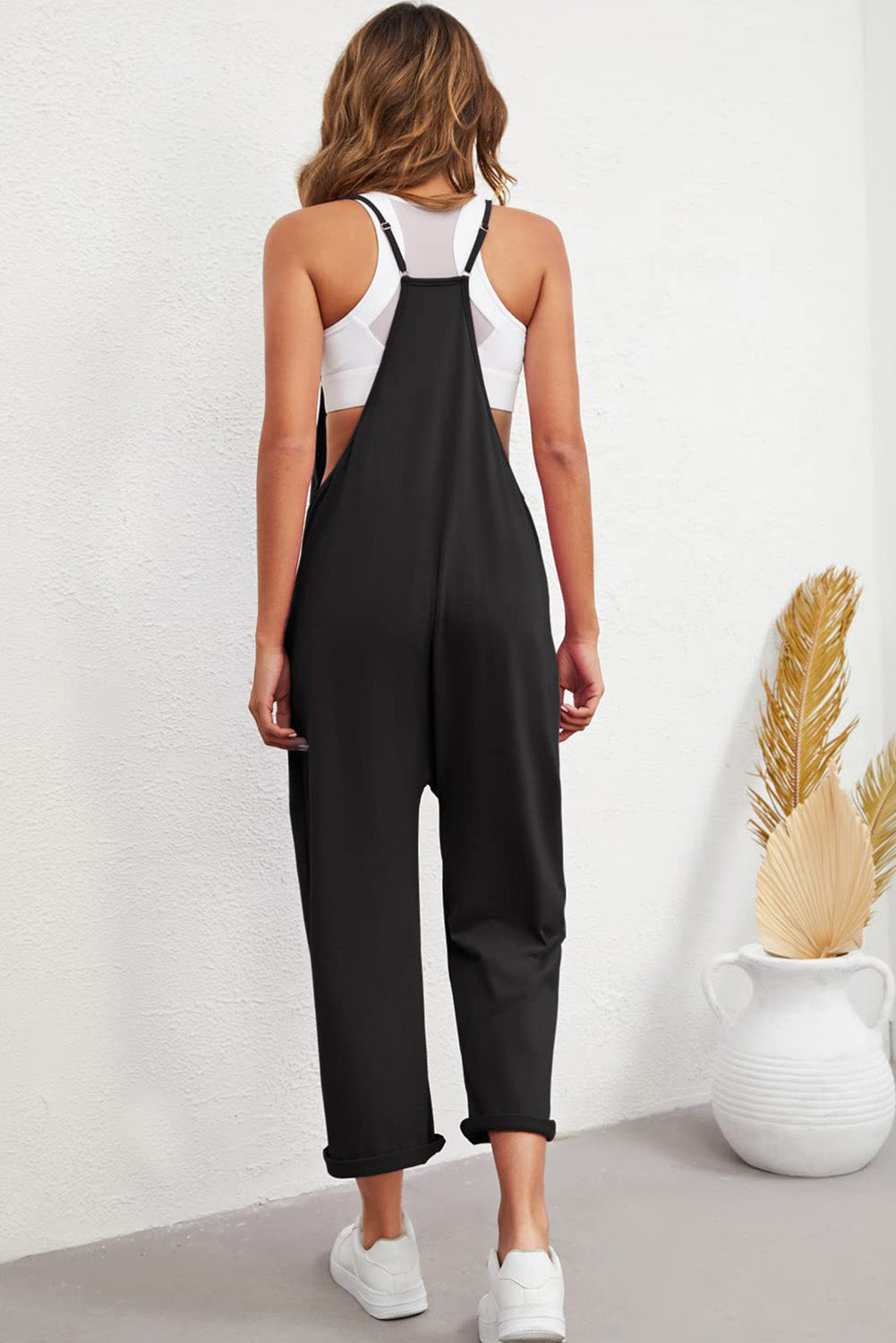 Black Pocketed Adjustable Spaghetti Strap Straight Leg JumpsuitMaterial:95%POLYESTER+5%ELASTANE


	


		Straight leg jumpsuit can perfectly shape
wearers’ leg shapes
	
	
		Adjustable spaghetti strap is perfect to
suit w