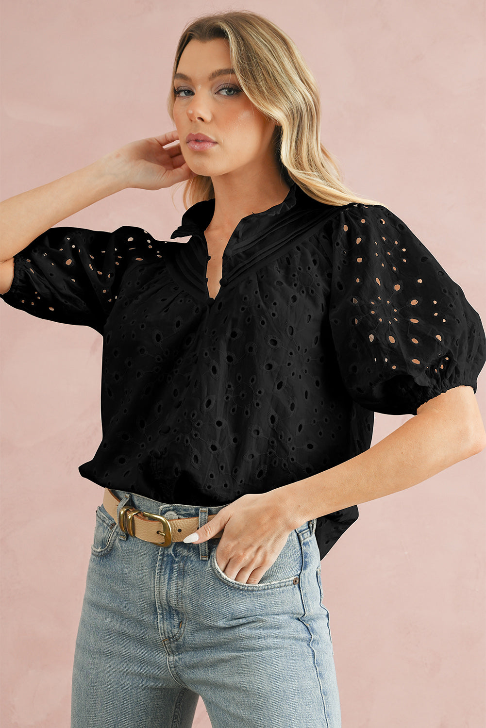 Green Flower Hollow-out Short Puff Sleeve BlouseMaterial:100%Cotton



		With charming floral details and hollow-out accents, this blouse offers a touch of elegance and femininity.
	
	
		Featuring short puff 