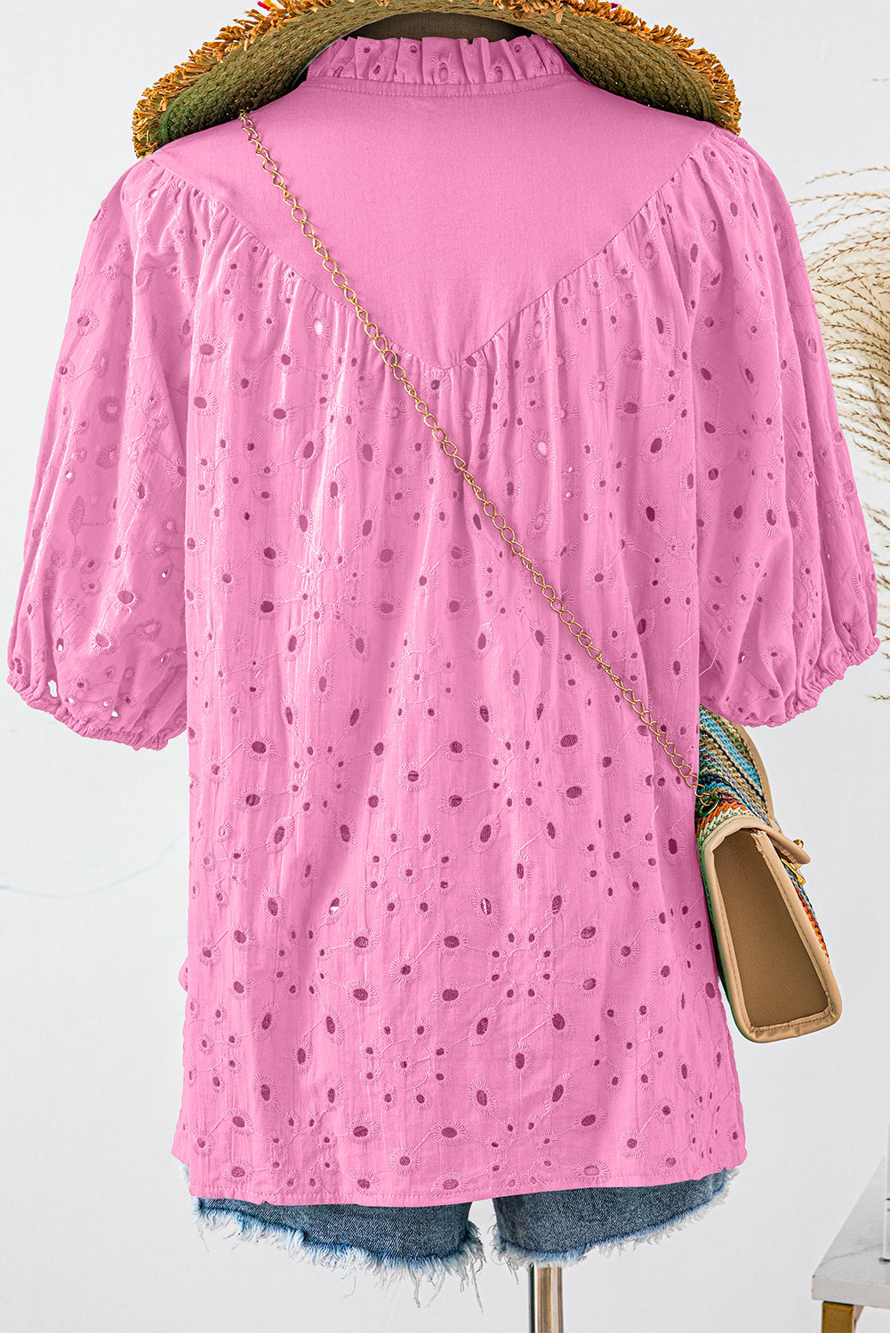 Green Flower Hollow-out Short Puff Sleeve BlouseMaterial:100%Cotton



		With charming floral details and hollow-out accents, this blouse offers a touch of elegance and femininity.
	
	
		Featuring short puff 