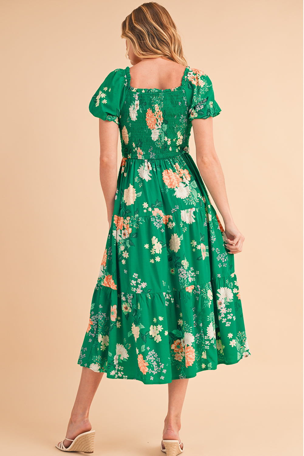 Green Floral Print Bubble Sleeve Smocked Tiered Midi DressMaterial:100%Viscose



		This chic dress adds a vibrant and feminine touch, creating a romantic look
	
	
		The smocked panel provides a fitted and flattering w