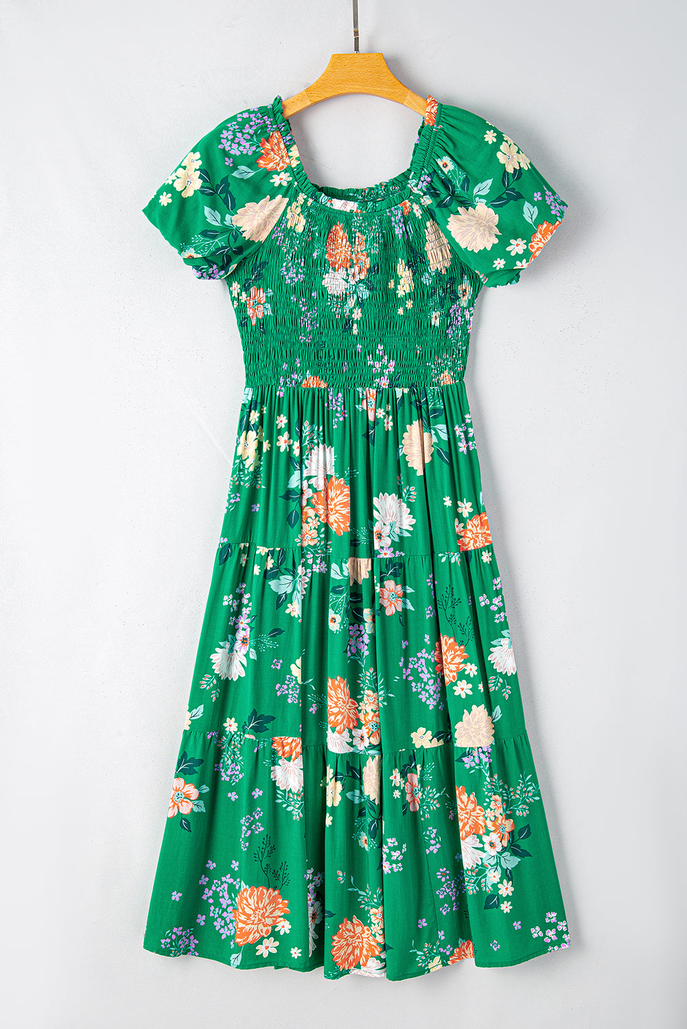 Green Floral Print Bubble Sleeve Smocked Tiered Midi DressMaterial:100%Viscose



		This chic dress adds a vibrant and feminine touch, creating a romantic look
	
	
		The smocked panel provides a fitted and flattering w