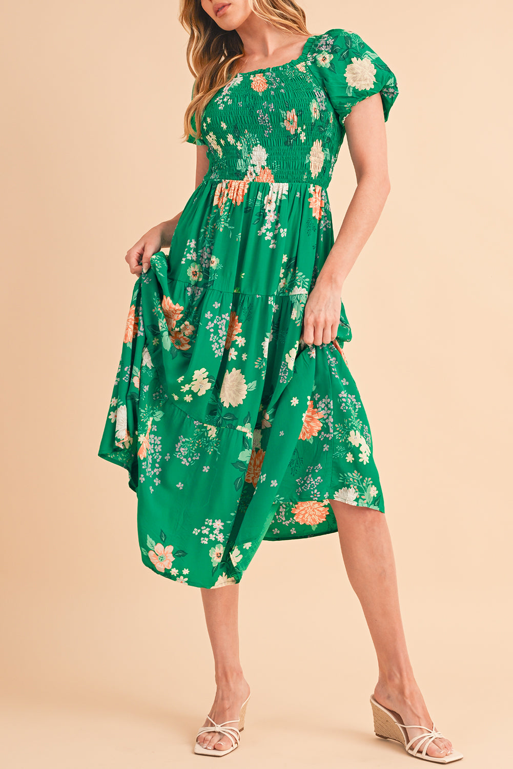 Green Floral Print Bubble Sleeve Smocked Tiered Midi DressMaterial:100%Viscose



		This chic dress adds a vibrant and feminine touch, creating a romantic look
	
	
		The smocked panel provides a fitted and flattering w
