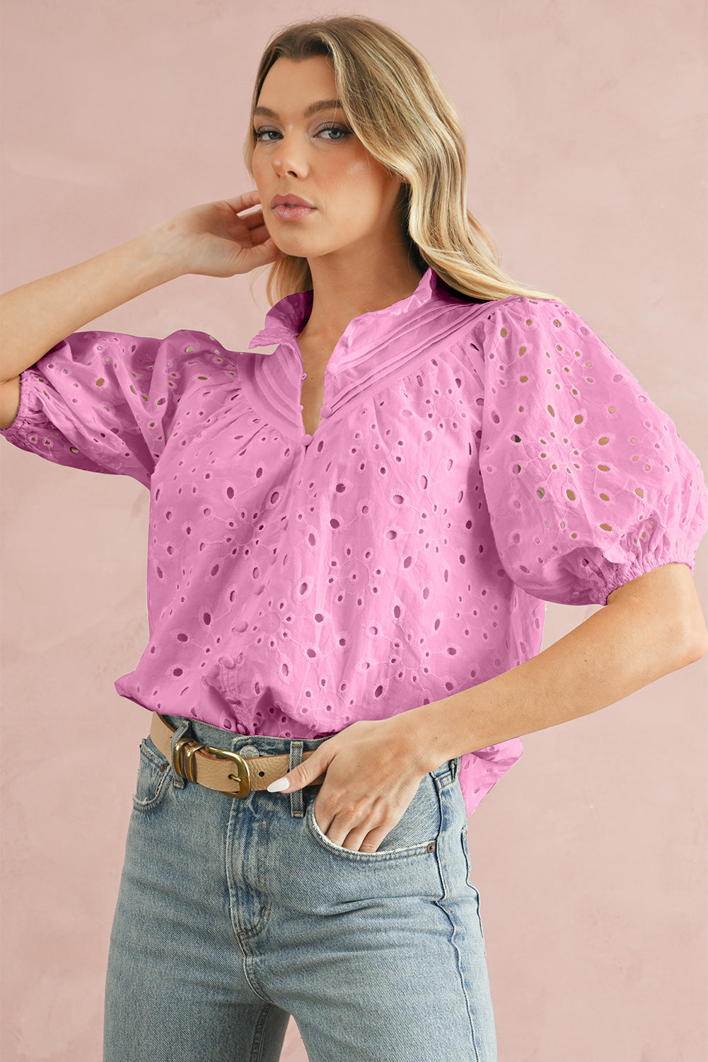 Green Flower Hollow-out Short Puff Sleeve BlouseMaterial:100%Cotton



		With charming floral details and hollow-out accents, this blouse offers a touch of elegance and femininity.
	
	
		Featuring short puff 