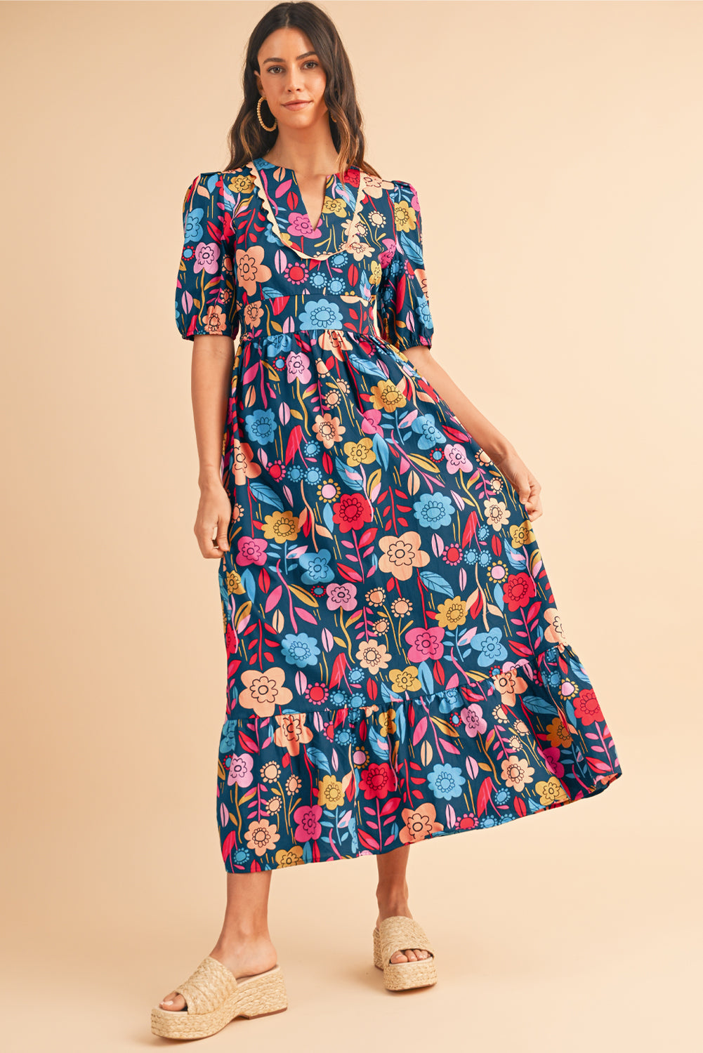 Green Floral Print Split V Neck Puff Sleeve Maxi DressMaterial:100%Cotton



		The dress is made from a soft and breathable fabric, ensuring comfort and a lightweight feel.
	
	
		This maxi dress features a split V 