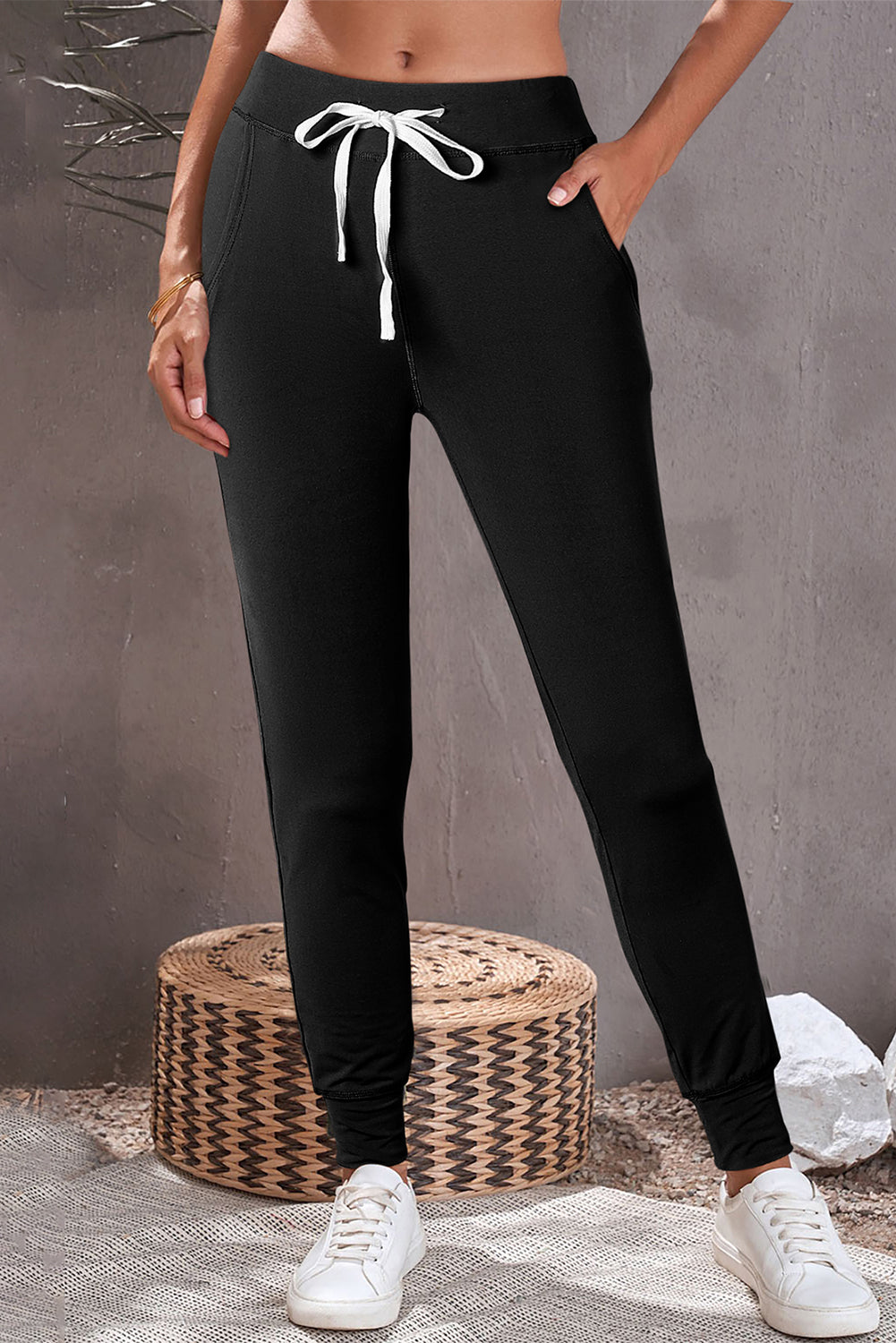 Black Casual Drawstring Drop Waist Pocketed JoggersMaterial:90%Polyester+10%Elastane



		Black can easily be paired with different tops and shoes, making it a go-to option for various outfits.
	
	
		The drawstr
