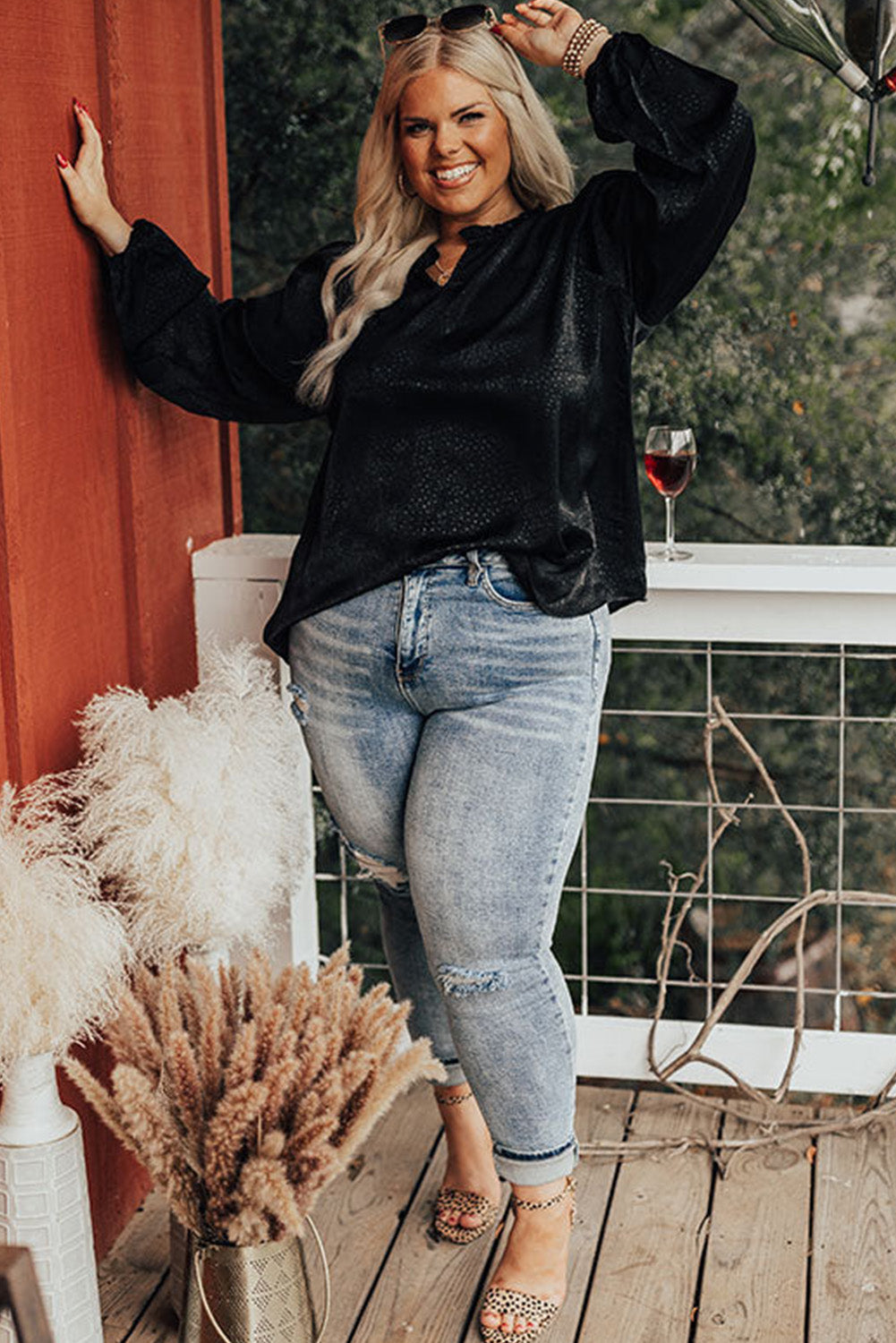 Black Plus Size Leopard Print Frill Notch V Neck BlouseMaterial:100%Polyester



		This leopard blouse creates a bold and fashionable statement.
	
	
		Designed for plus sizes, ensuring a comfortable and flattering f