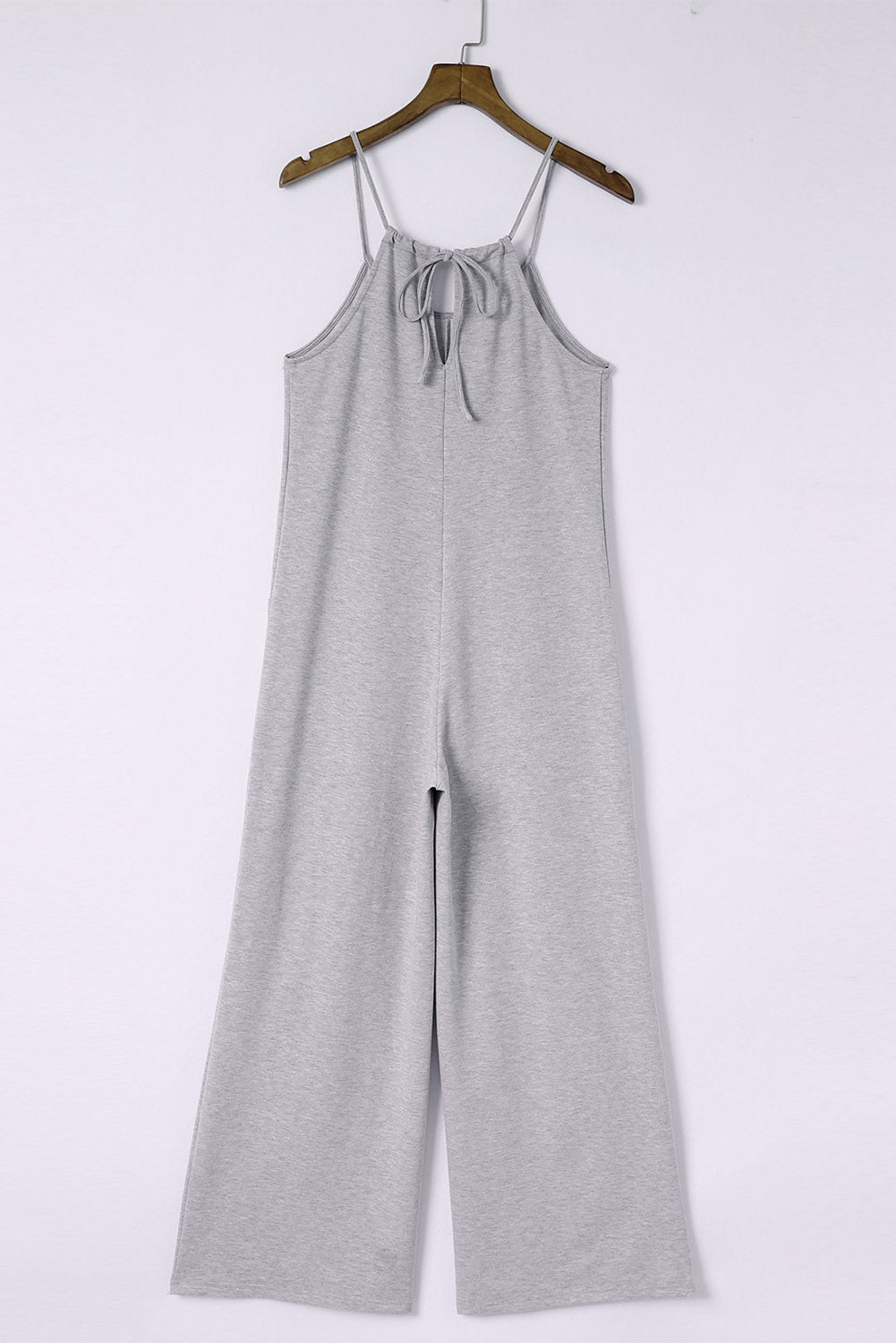 Gray Loose Fit Side Pockets Spaghetti Strap Wide Leg JumpsuitMaterial:65%Polyester+30%Cotton+5%Elastane



		Featuring a loose fit, the wide leg
jumpsuit provides freedom of movement
	
	
		Spaghetti straps highlight wome