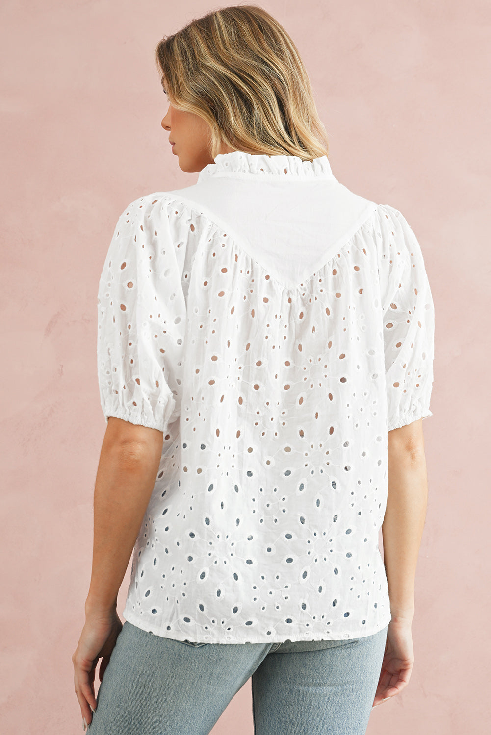 Green Flower Hollow-out Short Puff Sleeve BlouseMaterial:100%Cotton



		With charming floral details and hollow-out accents, this blouse offers a touch of elegance and femininity.
	
	
		Featuring short puff 