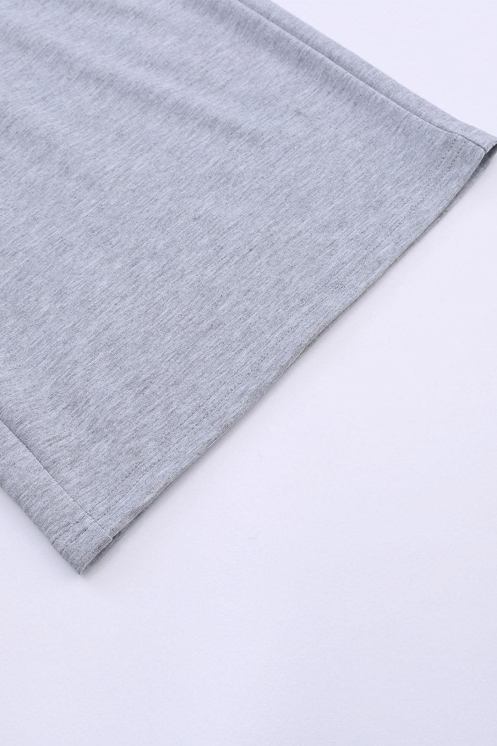 Gray Loose Fit Side Pockets Spaghetti Strap Wide Leg JumpsuitMaterial:65%Polyester+30%Cotton+5%Elastane



		Featuring a loose fit, the wide leg
jumpsuit provides freedom of movement
	
	
		Spaghetti straps highlight wome
