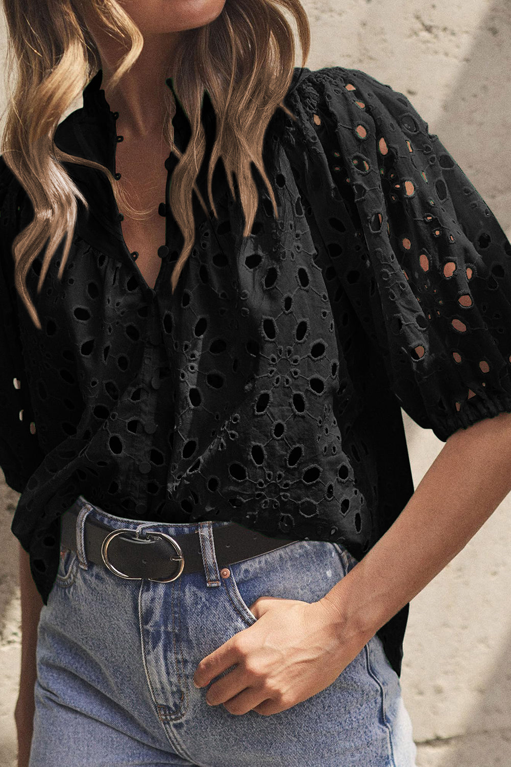 Green Flower Hollow-out Short Puff Sleeve BlouseMaterial:100%Cotton



		With charming floral details and hollow-out accents, this blouse offers a touch of elegance and femininity.
	
	
		Featuring short puff 