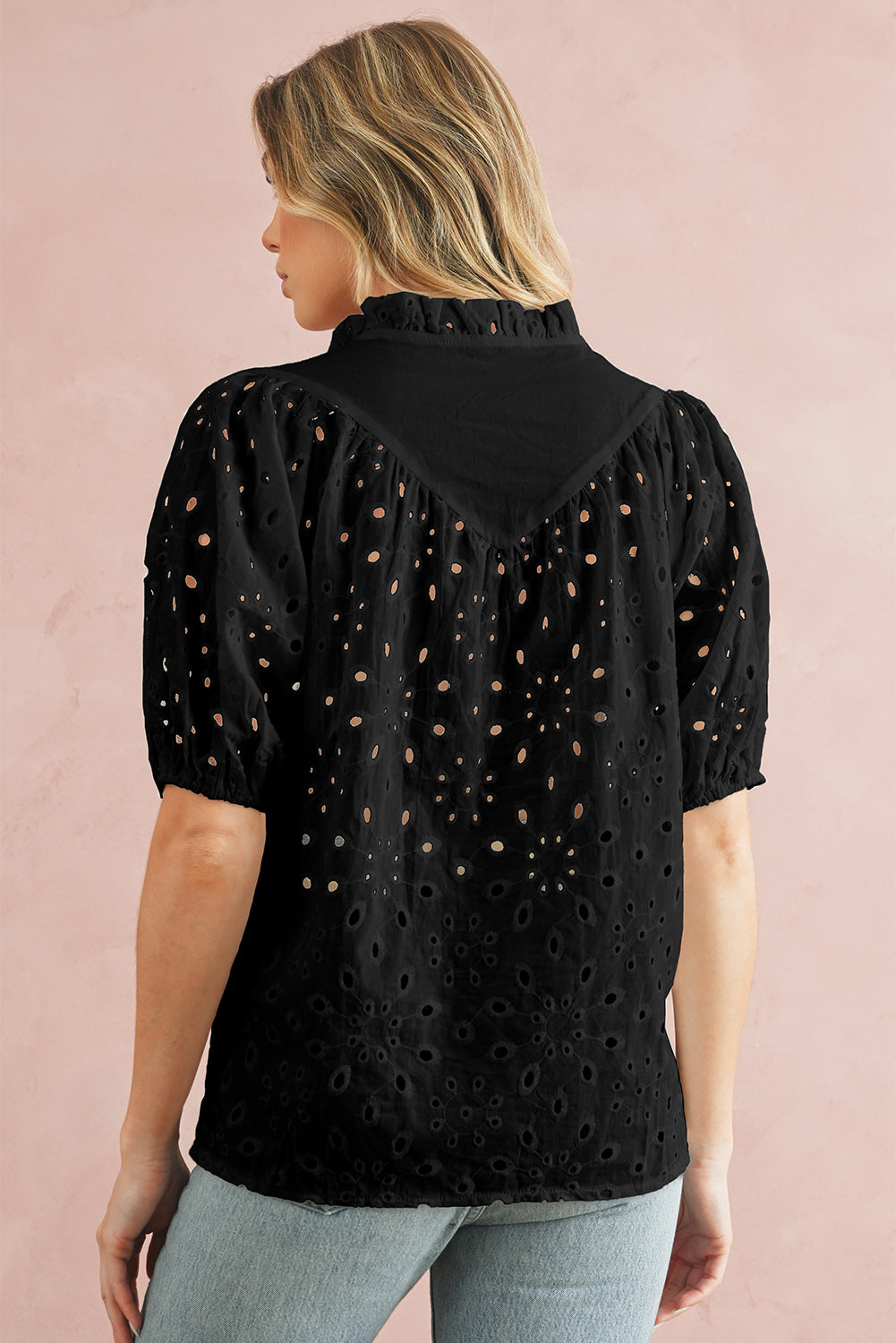 Green Flower Hollow-out Short Puff Sleeve BlouseMaterial:100%Cotton



		With charming floral details and hollow-out accents, this blouse offers a touch of elegance and femininity.
	
	
		Featuring short puff 