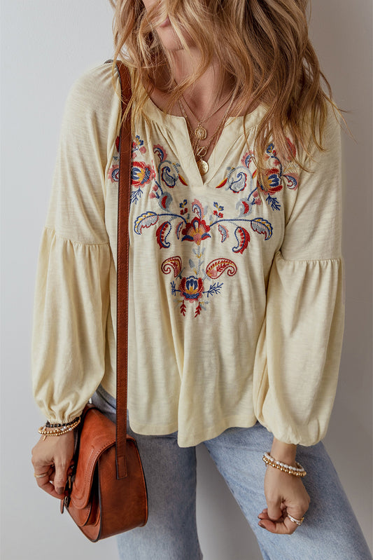 Apricot Paisley Floral Embroidered Notch V Neck BlouseMaterial:65%Polyester+35%Cotton

• The soft hue adds a touch of warmth to any outfit, while the pleated details create a unique texture that elevates your style wit