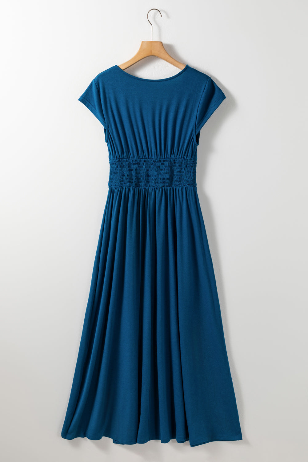 Peacock Blue Deep V Neck Ruched High Waist Midi DressMaterial:65%Polyester+30%Viscose+5%Elastane



		This concise long dress is versatile and suitable for various occasions. 
	
	
		The trendy high-waist look is e