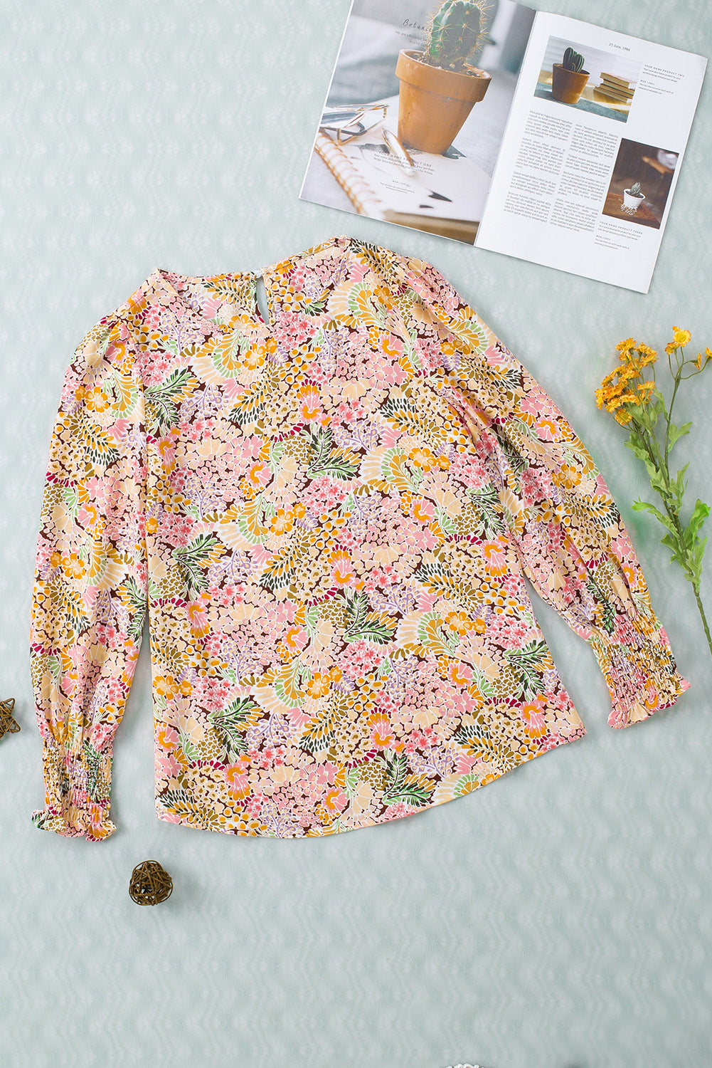 Multicolor Floral Print Smocked Cuffs Long Sleeve BlouseMaterial:100%Polyester


	

			The Floral Print Smocked Cuffs Long Sleeve Blouse is a feminine and elegant addition to any wardrobe. Its delicate floral print and