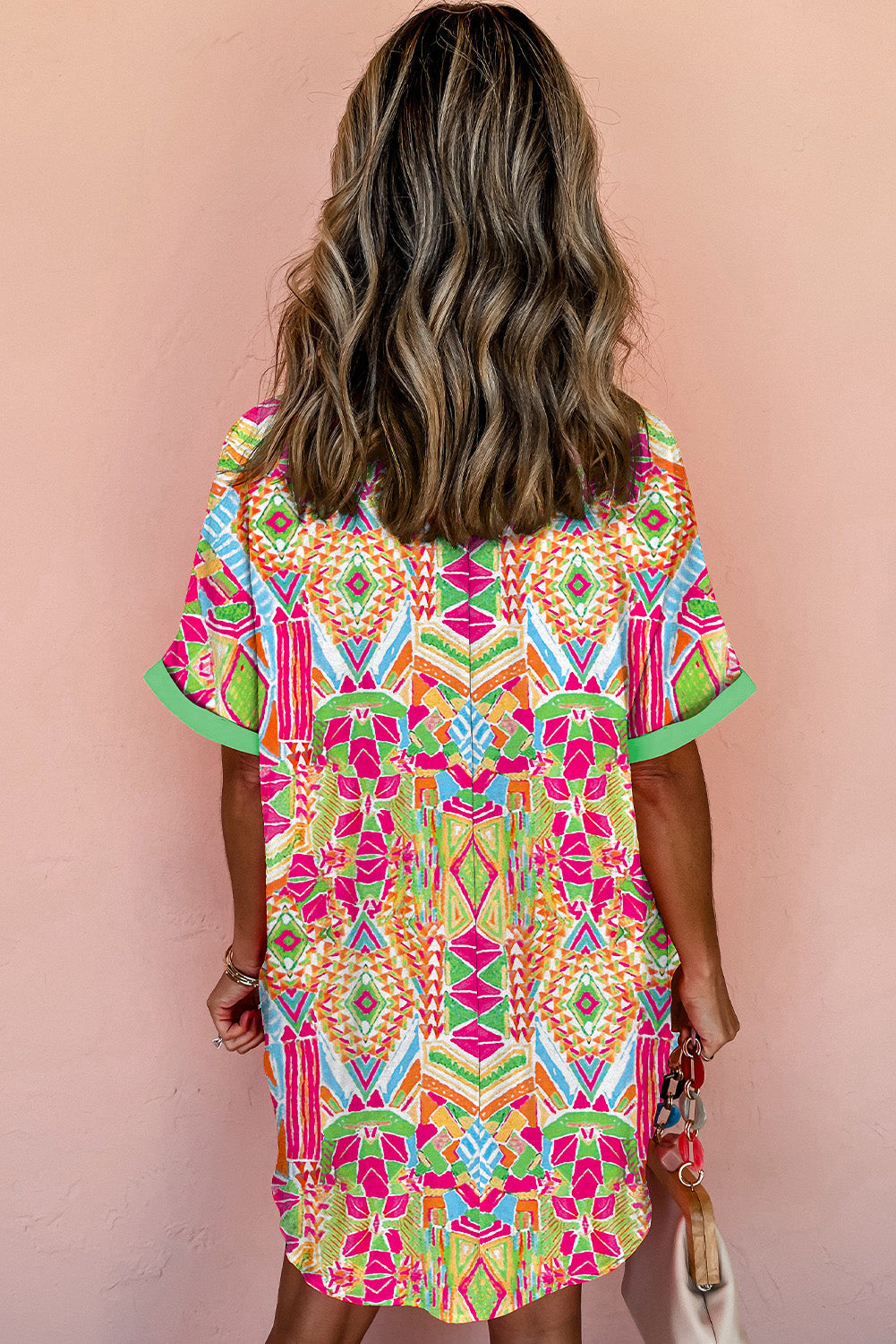Orange Geometric Print Contrast Trim Short Sleeve Shirt DressMaterial:100%Polyester

• Stand out in vibrant orange hues with this dress featuring a geometric print that adds a trendy touch to your wardrobe. 
• The button-dow