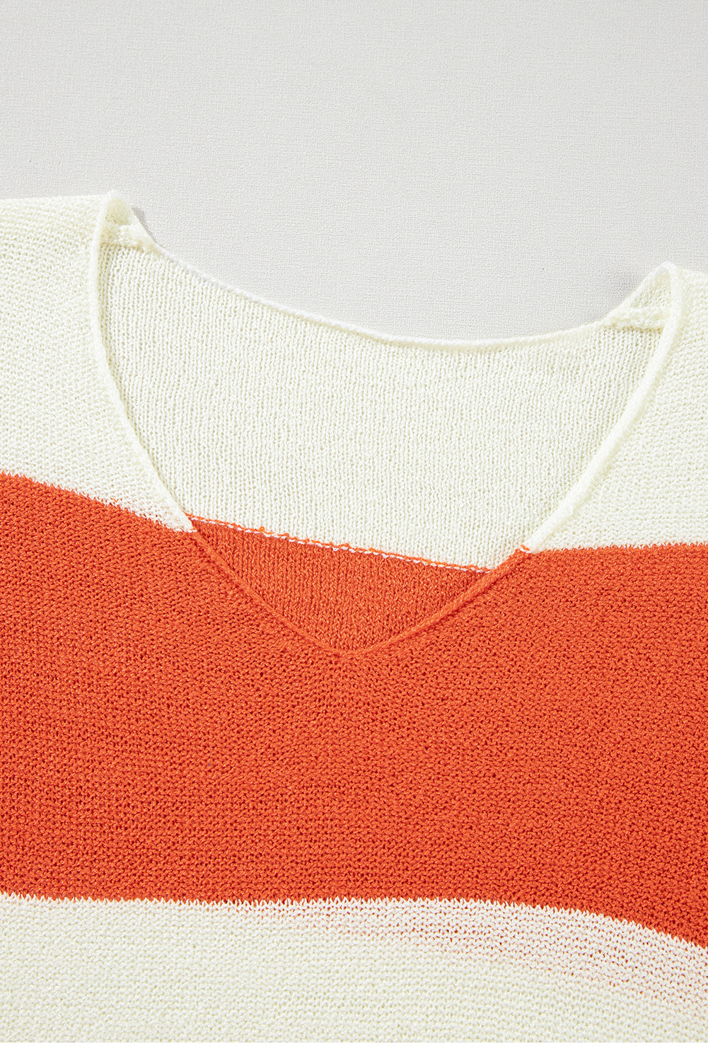 Orange Colorblock V Neck Side Slits SweaterMaterial:100%Acrylic

• Stand out in style with our sweater, blending casual stripes with a trendy rib-knit design.
• The vibrant orange hues add a pop of color to