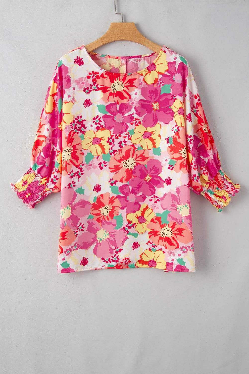 Pink Shirred Cuffs 3/4 Sleeve Boho Floral BlouseMaterial:100%Polyester



		The blouse is a stylish and feminine top featuring shirred cuffs and a boho-inspired floral print, adding a touch of bohemian charm to 