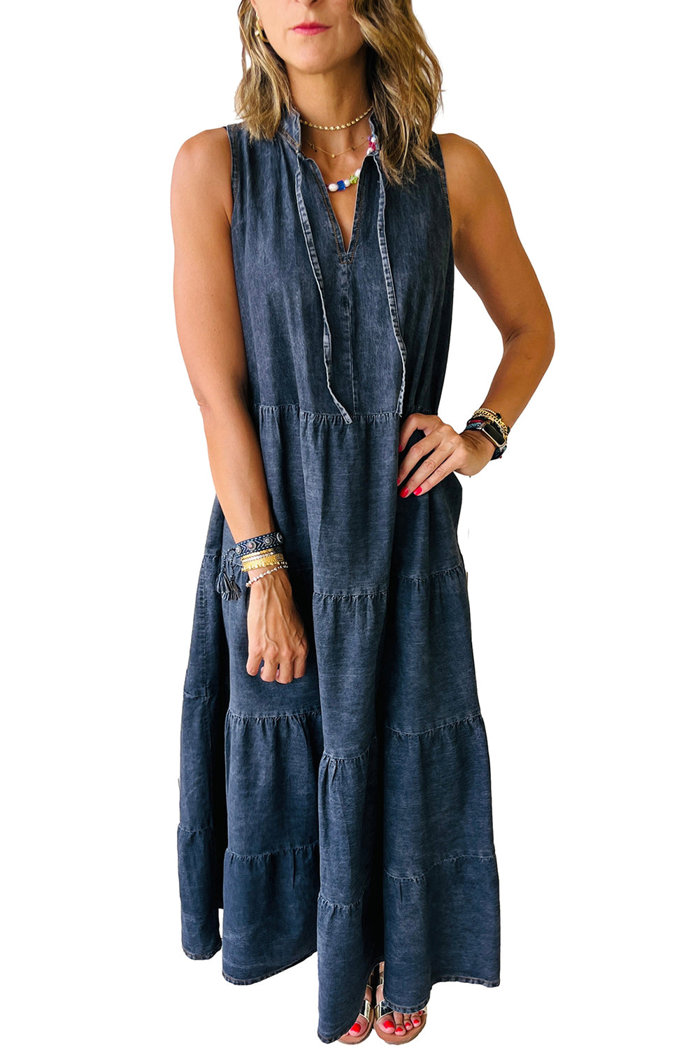 Blue Sleeveless Tiered Chambray Maxi DressMaterial:95%Cotton+5%Polyester


	


		This maxi dress is perfect for summer. The lightweight and airy silhouette is comfortable and breathable. 
	
	
		The ch