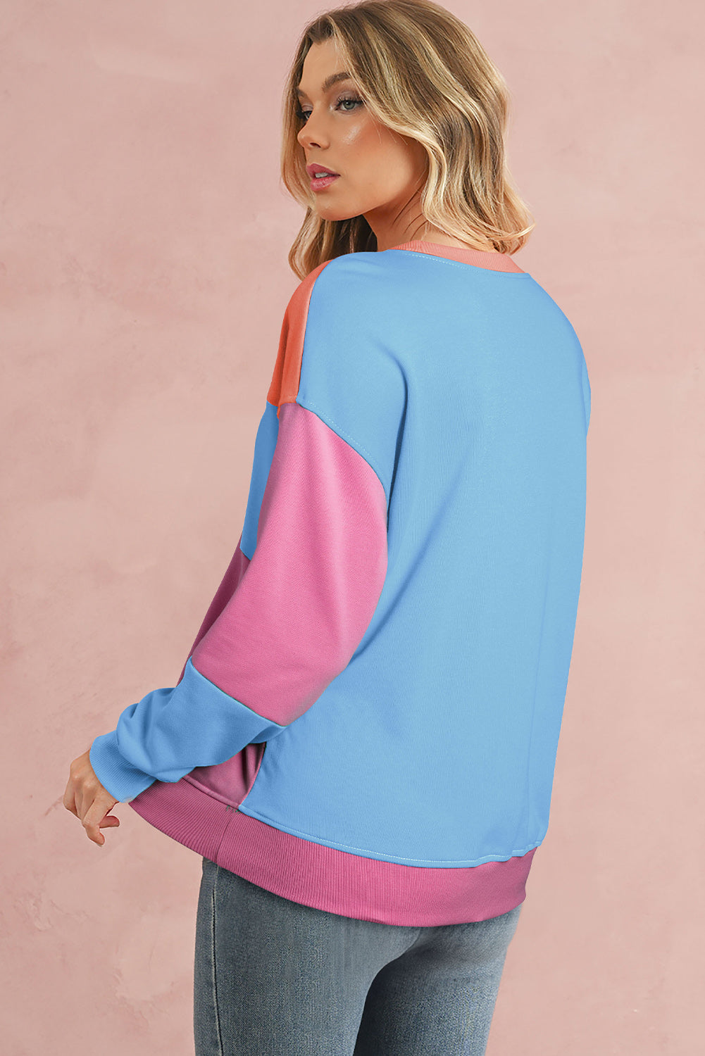 Bright Pink Colorblock Patchwork Drop Shoulder SweatshirtMaterial:70%Polyester+30%Cotton

• Embrace a blend of casual charm and trendy style with our sweatshirt, perfect for a relaxed yet fashionable look. 
• Crafted wit